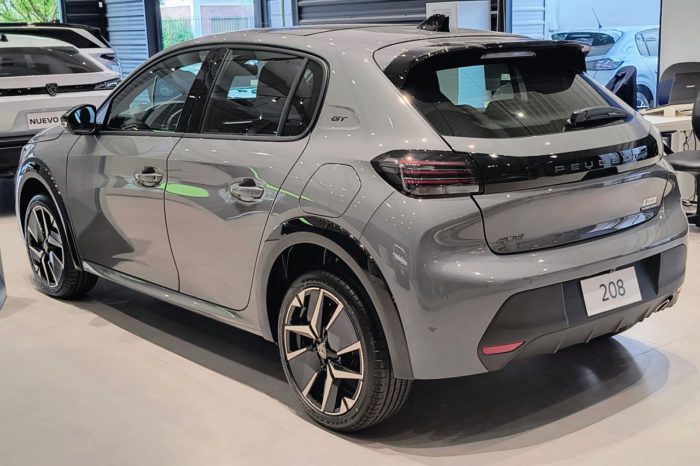 Peugeot 208 2024 Gris Diesel